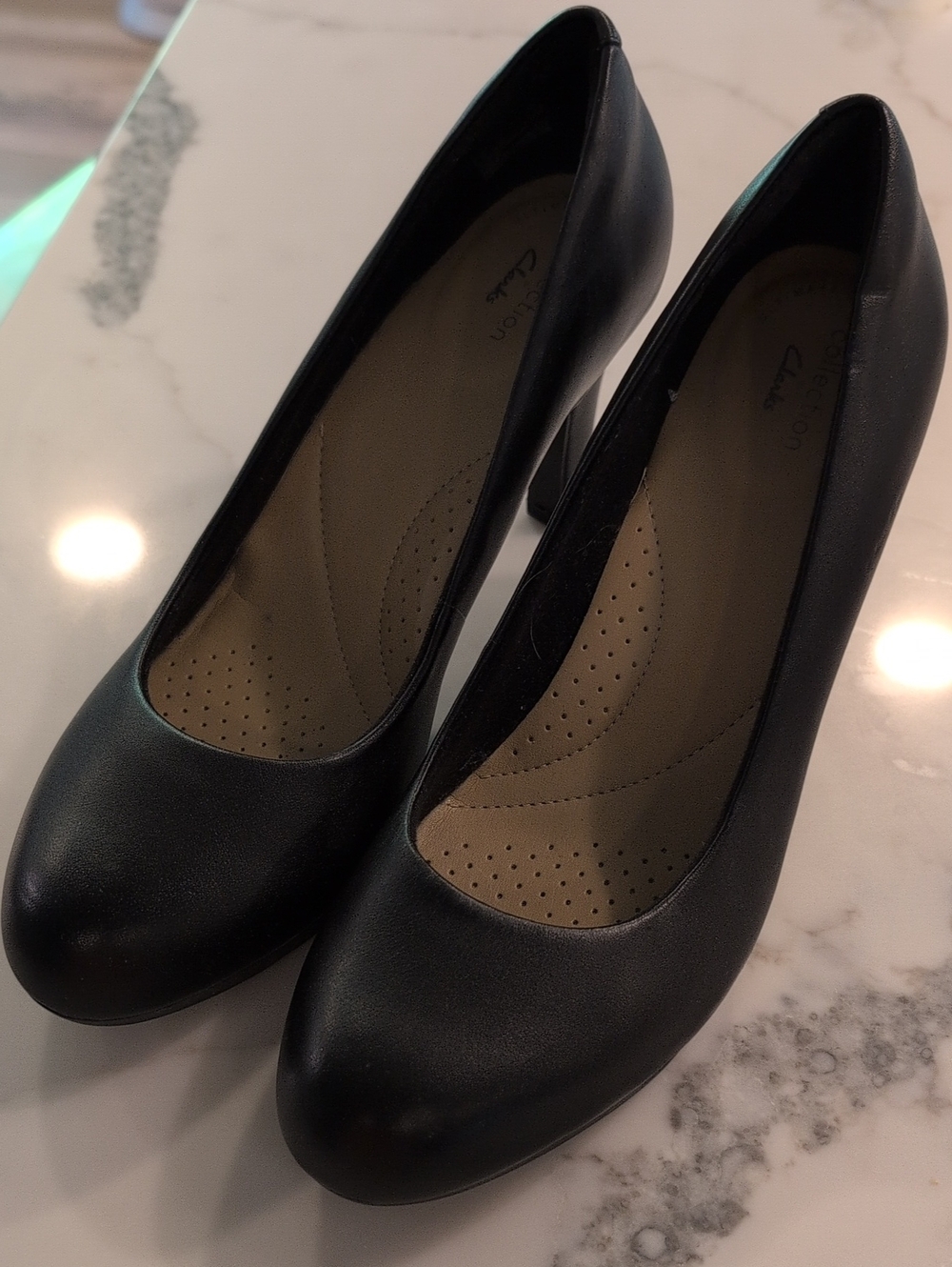 Clarks Black Round-Toe Leather Pumps
